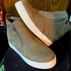 All suede memory boot-like zip on shoe